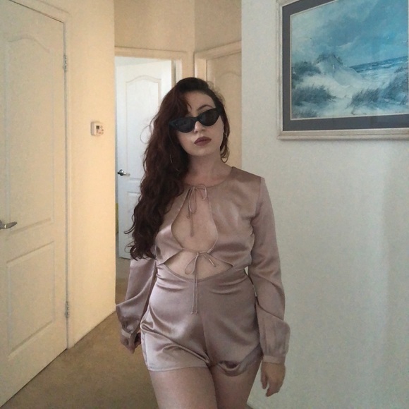 Satin romper - Picture 5 of 8
